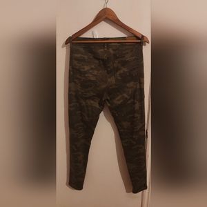 American Eagle Camo Jegging